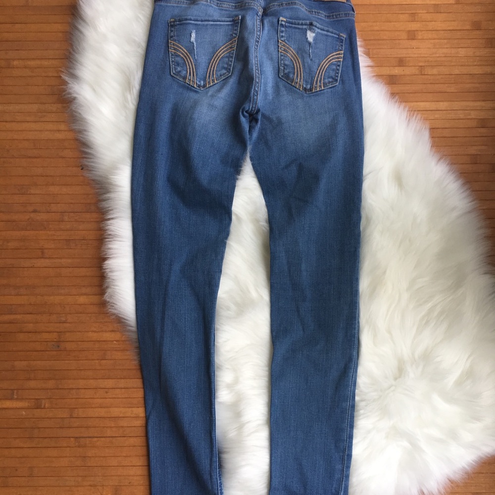 Women’s Distressed Ripped Jeans - Picture 4 of 6